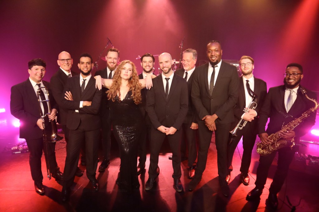 The Vibe wedding band from NY City